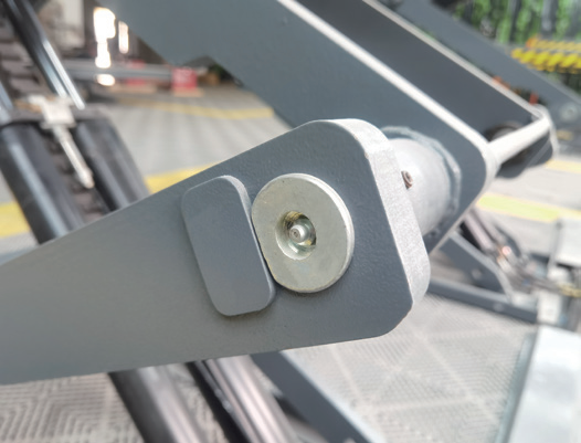 Elevador de coches tipo tijera ultradelgado DL-4.0CB - Imagen 4